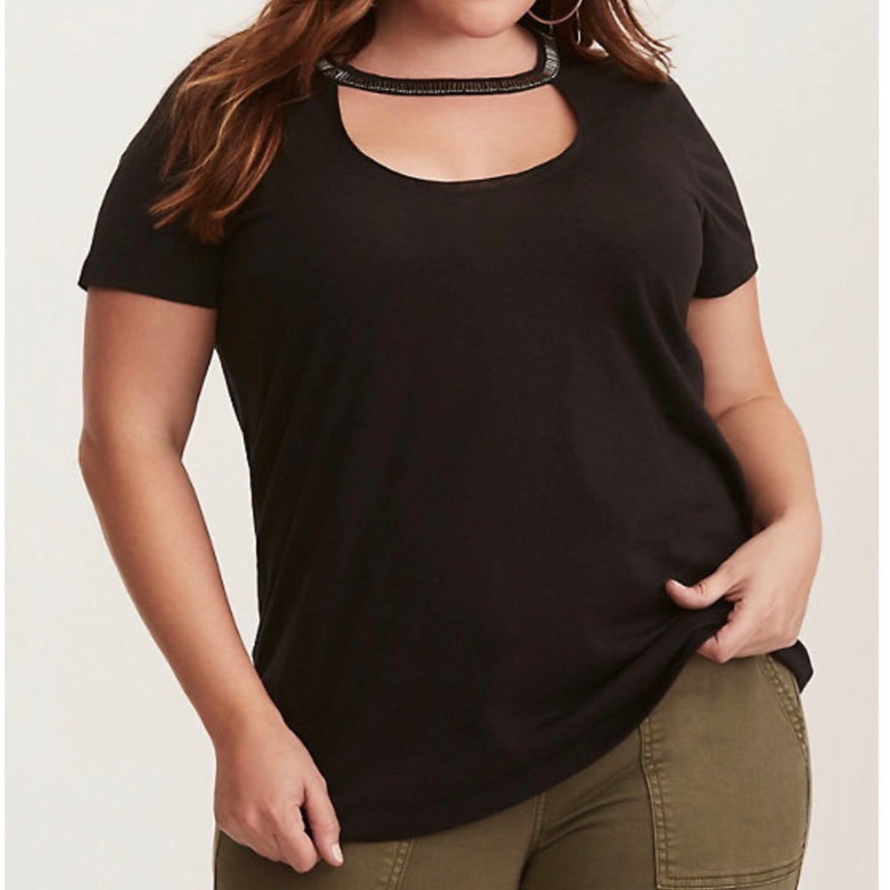 EMBELLISHED CUTOUT NECK TEE